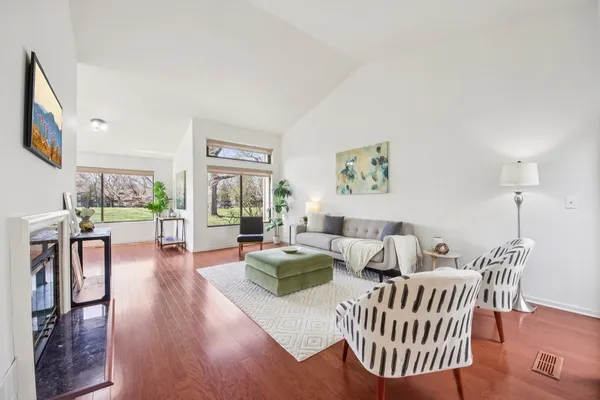 $449,000 | 718 Shoreline Road, Lake Barrington, IL 60010