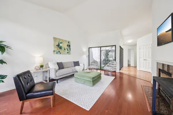 $449,000 | 718 Shoreline Road, Lake Barrington, IL 60010