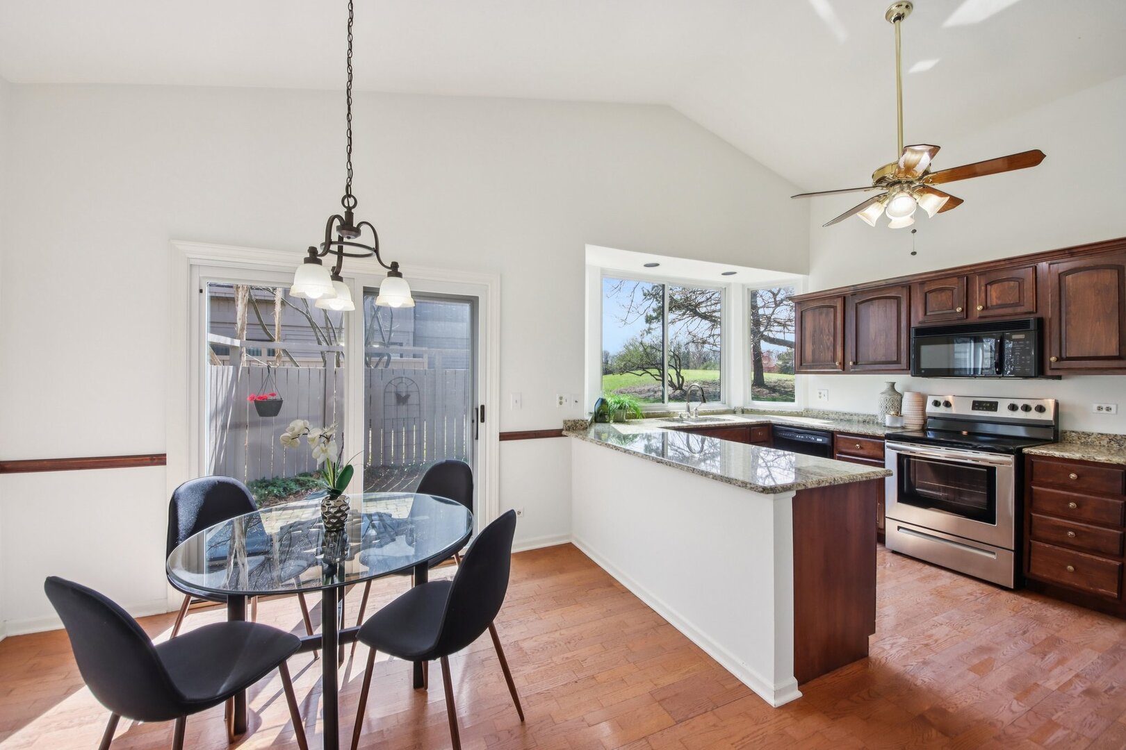 718 Shoreline Road Lake Barrington, IL 60010 - Photo 16 of 49