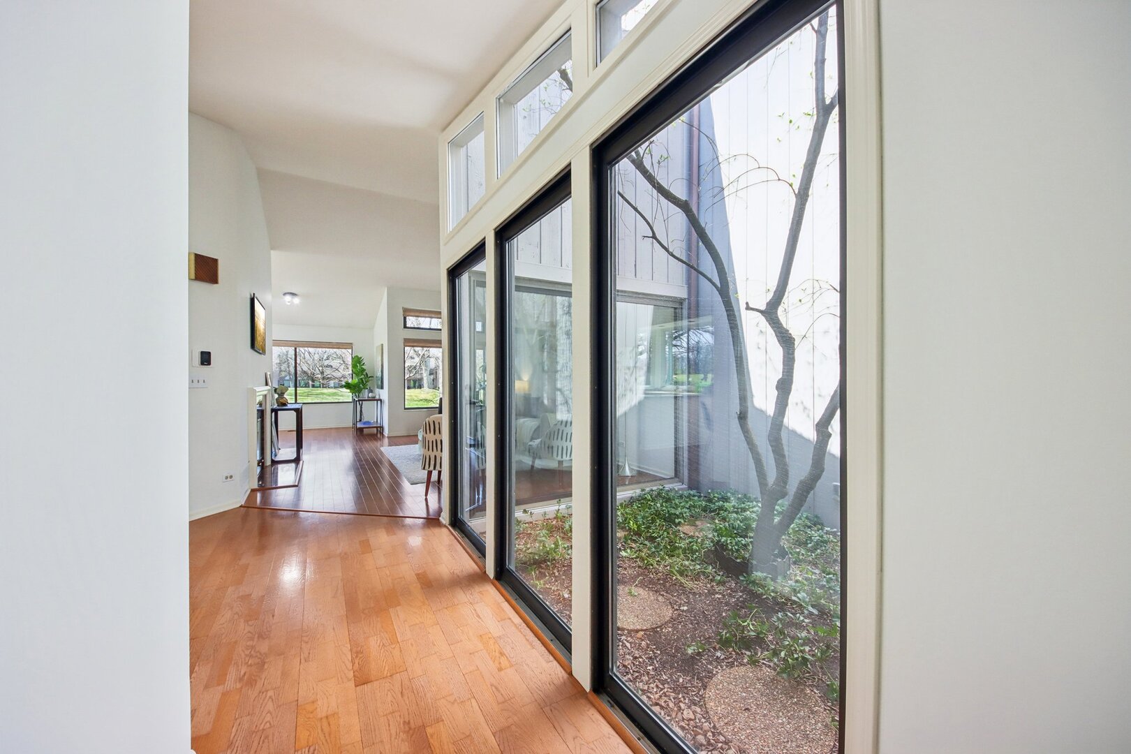 718 Shoreline Road Lake Barrington, IL 60010 - Photo 22 of 49