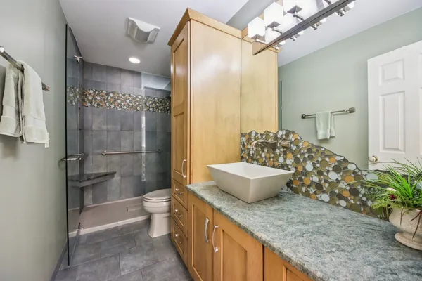 $449,000 | 718 Shoreline Road, Lake Barrington, IL 60010