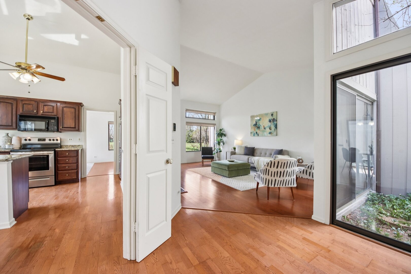 718 Shoreline Road Lake Barrington, IL 60010 - Photo 9 of 49