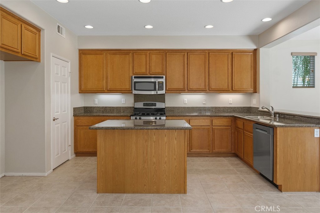 28905 Booth Bay Road Temecula, CA 92591 - Photo 16 of 51 Kitchen