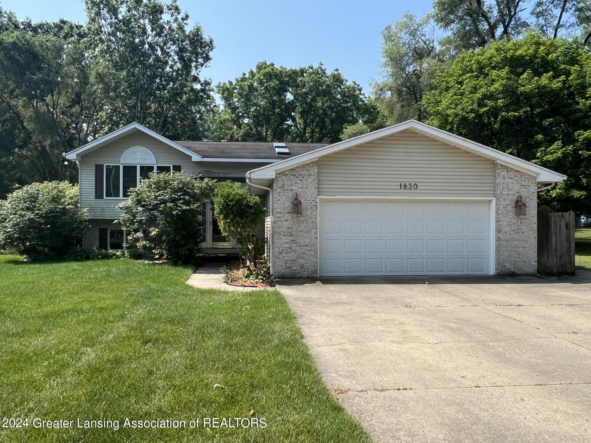1830 West Dell Road Lansing, MI 48911 - Photo 1 of 28 thumbnail_IMG_6976