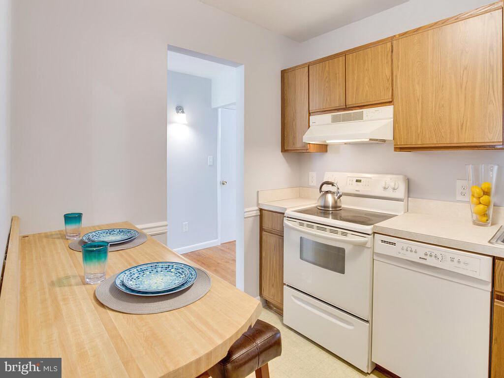 1755 Walnut Road Port Republic, MD 20676 - Photo 13 of 43 Breakfast Bar