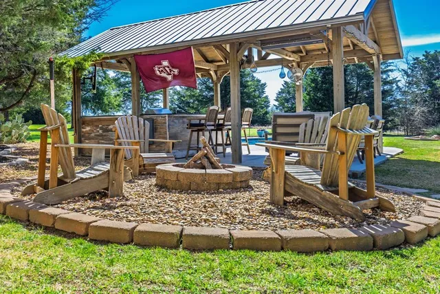a view of a dinning tables and chairs in patio