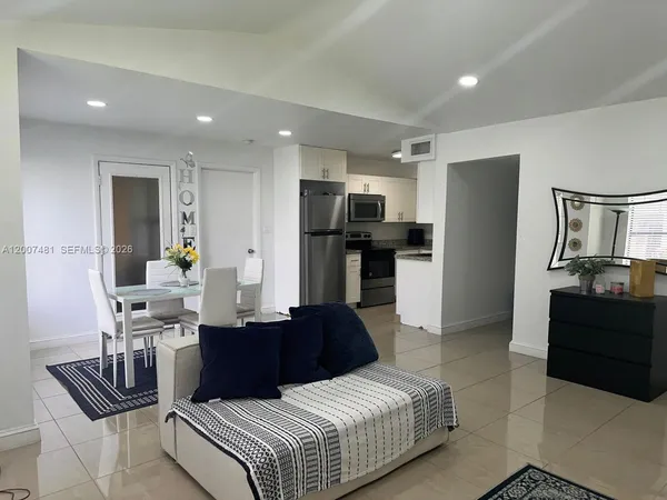 $2,400 | 15560 Southwest 104th Terrace, Unit 6112, Miami, FL 33196