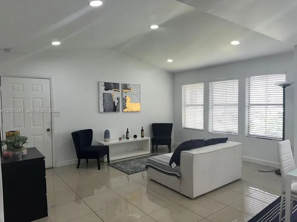 $2,400 | 15560 Southwest 104th Terrace, Unit 6112, Miami, FL 33196