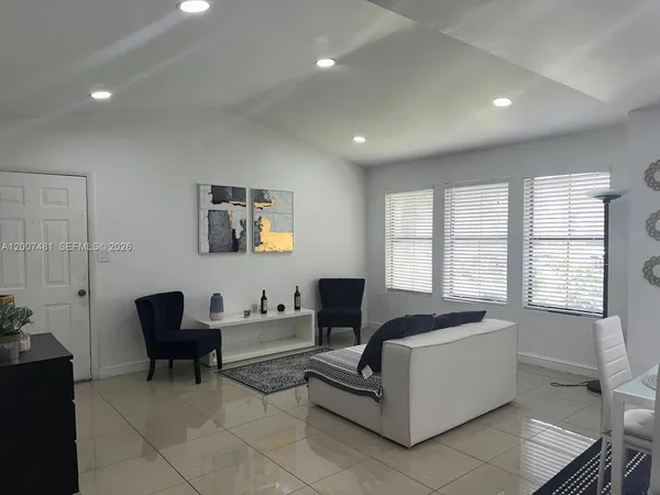 $2,400 | 15560 Southwest 104th Terrace, Unit 6112, Miami, FL 33196