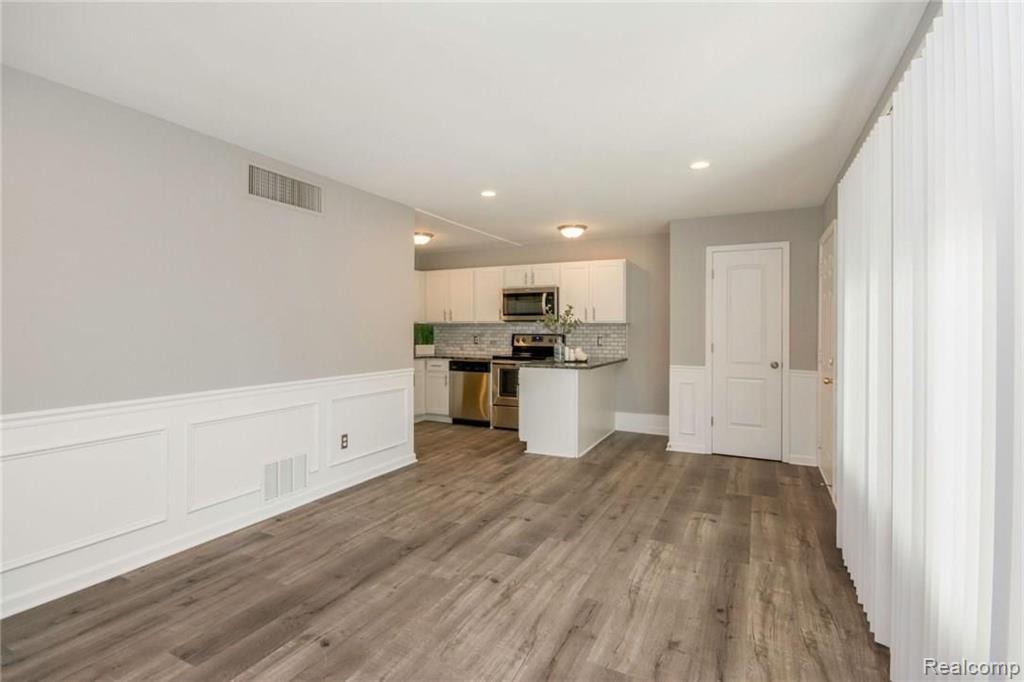 4417 Crooks Road Royal Oak, MI 48073 - Photo 5 of 25