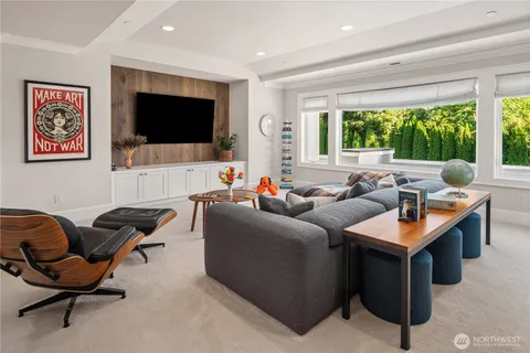 $9,488,000 | 3183 95th Place Northeast, Clyde Hill, WA 98004