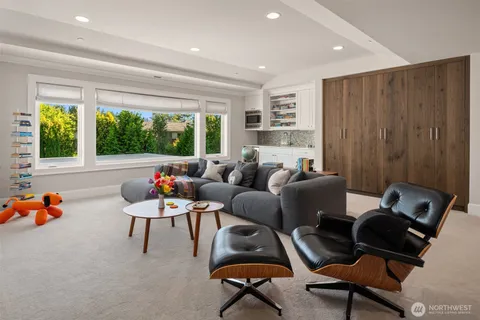 $9,488,000 | 3183 95th Place Northeast, Clyde Hill, WA 98004