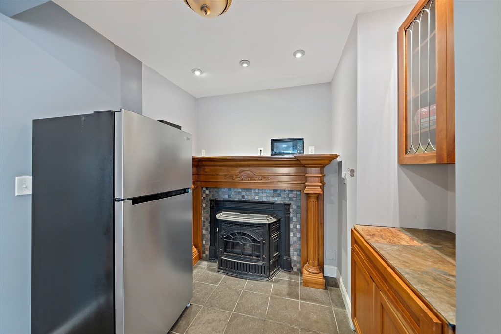 10 Trowbridge Road Worcester, MA 01609 - Photo 8 of 38 Gallery Image 8