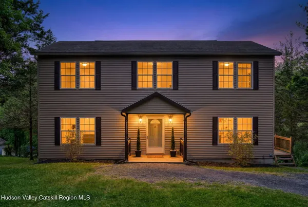 $575,000 | 36 Old Baltus Court, Athens, NY 12015