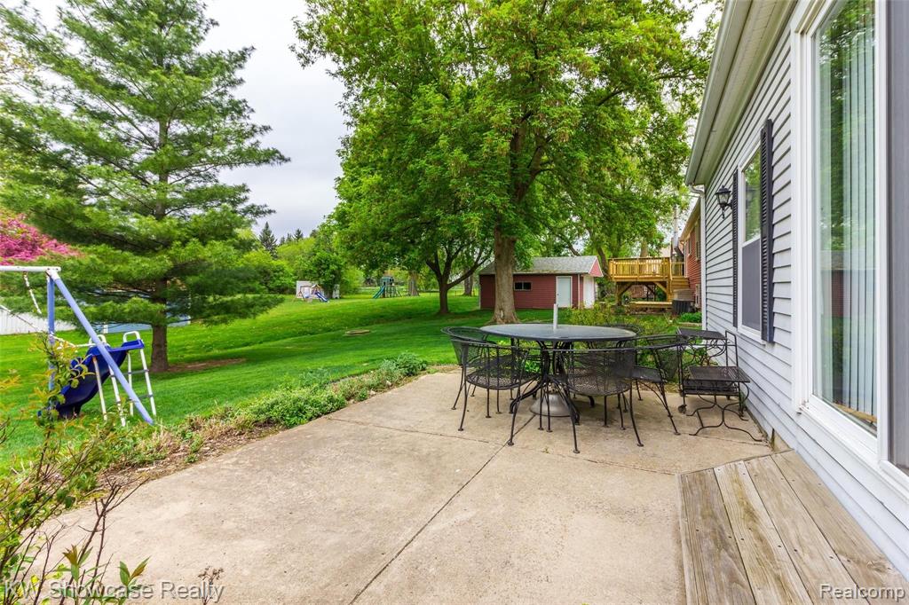 998 Hadley Road Rochester Hills, MI 48307 - Photo 8 of 42
