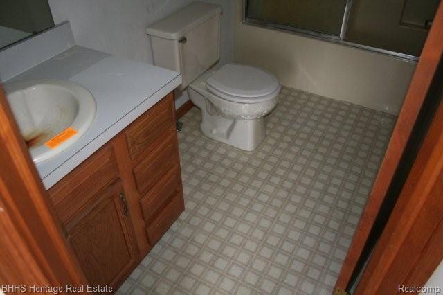 5394 Argentine Road Howell, MI 48855 - Photo 12 of 15 Bathroom