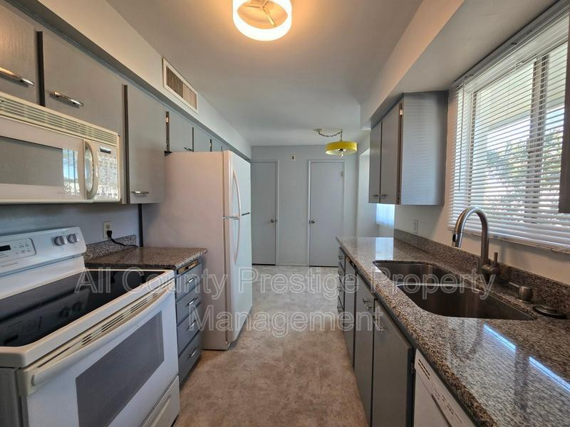 3308 East Camelback Road Phoenix, AZ 85018 - Photo 4 of 12 Photo #4