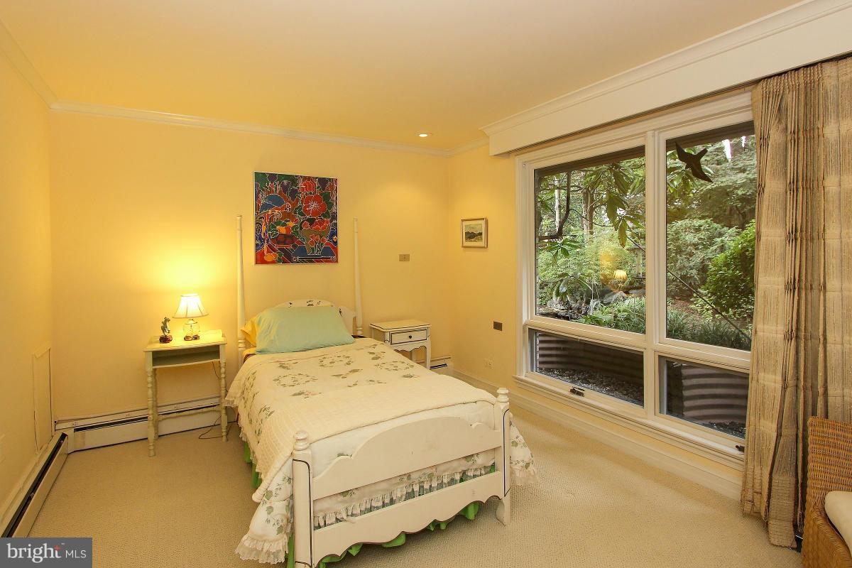 5833 Plainview Road Bethesda, MD 20817 - Photo 12 of 30 Bedroom