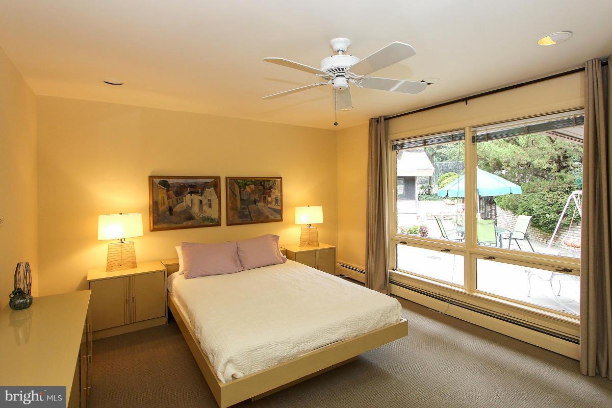 5833 Plainview Road Bethesda, MD 20817 - Photo 14 of 30 Bedroom