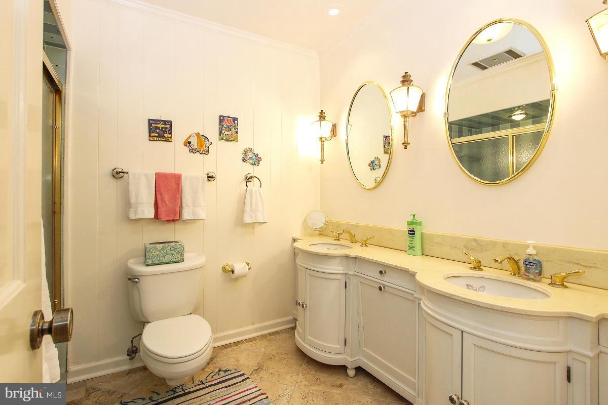 5833 Plainview Road Bethesda, MD 20817 - Photo 15 of 30 Bath