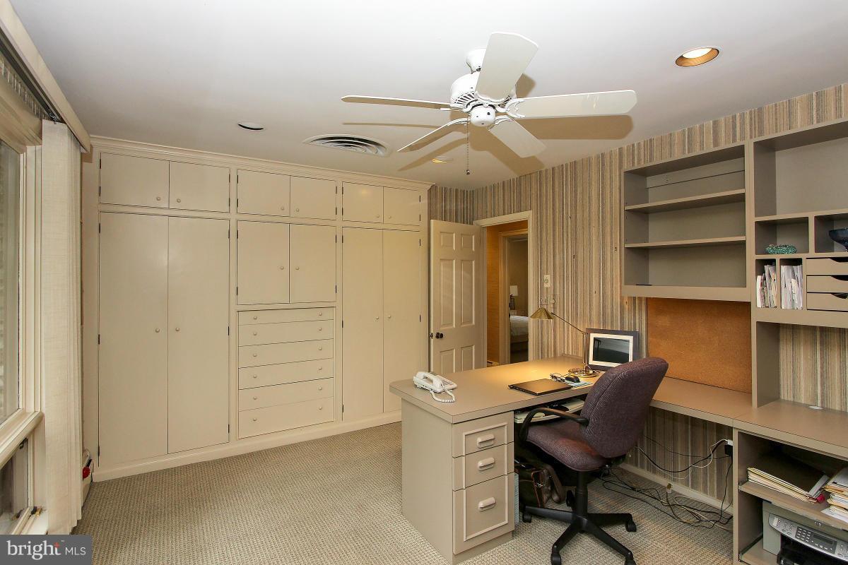 5833 Plainview Road Bethesda, MD 20817 - Photo 16 of 30 Interior (General)