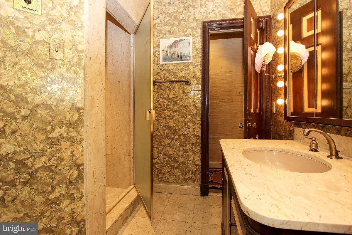5833 Plainview Road Bethesda, MD 20817 - Photo 18 of 30 Bath