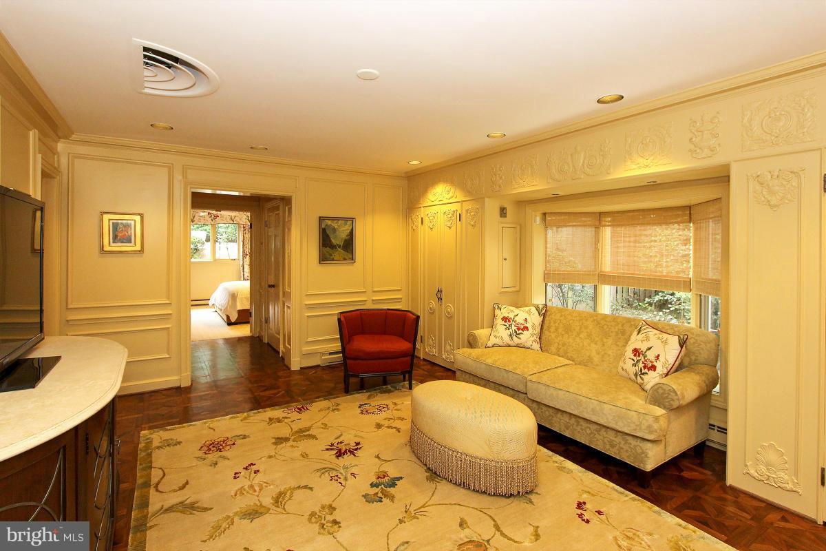5833 Plainview Road Bethesda, MD 20817 - Photo 19 of 30 Bedroom (Master)