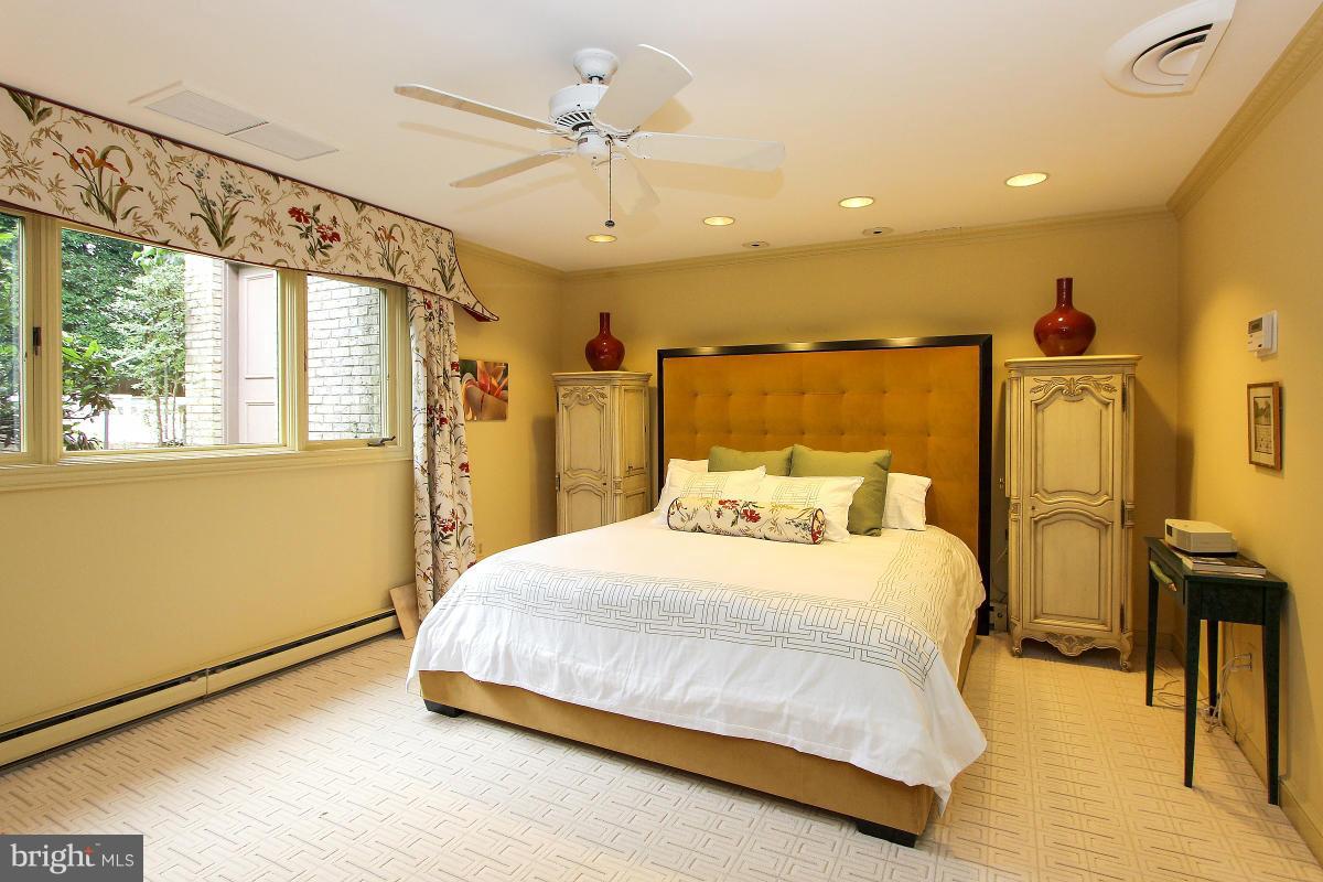 5833 Plainview Road Bethesda, MD 20817 - Photo 20 of 30 Bedroom (Master)