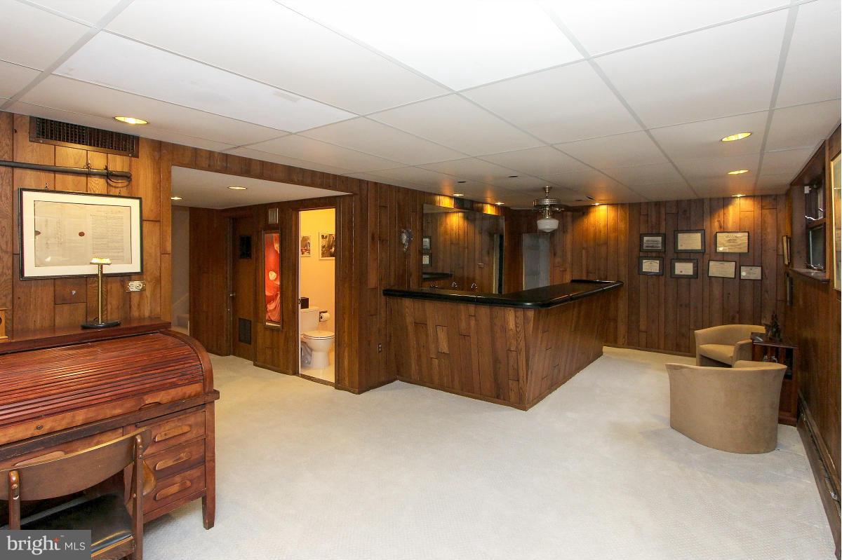 5833 Plainview Road Bethesda, MD 20817 - Photo 23 of 30 Interior (General)