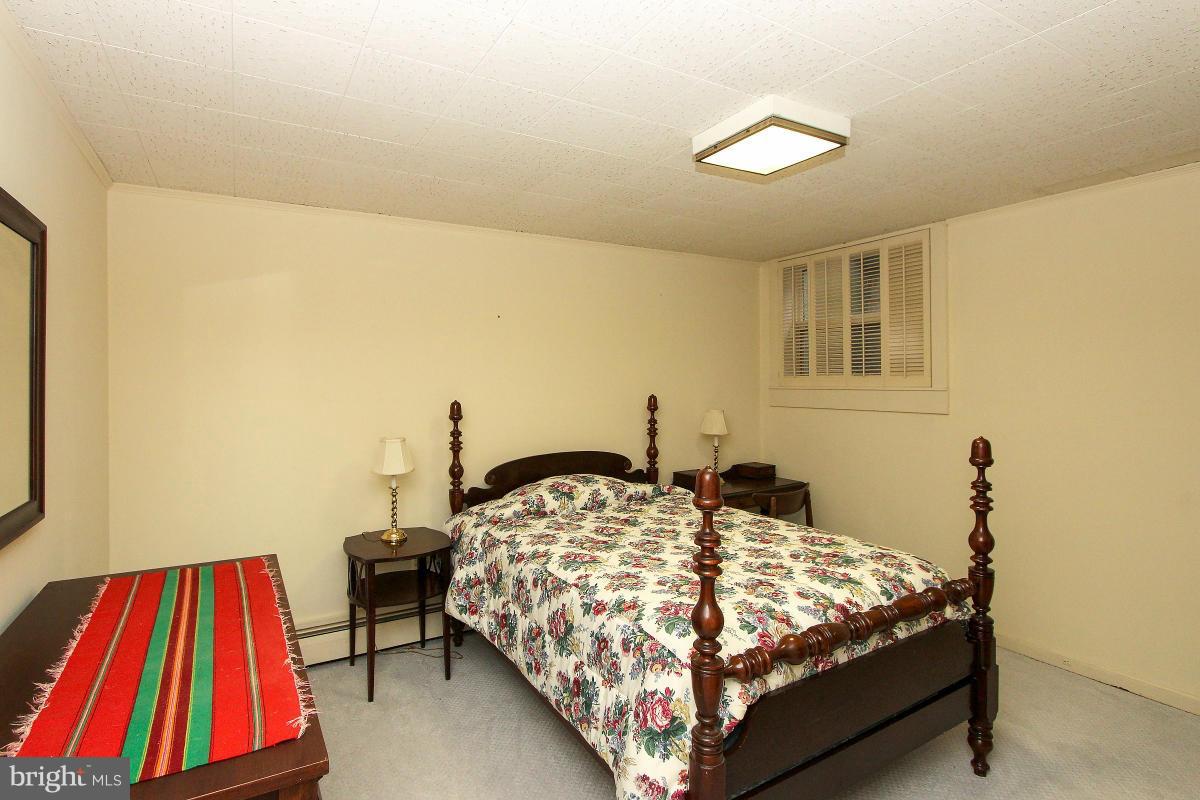 5833 Plainview Road Bethesda, MD 20817 - Photo 25 of 30 Bedroom
