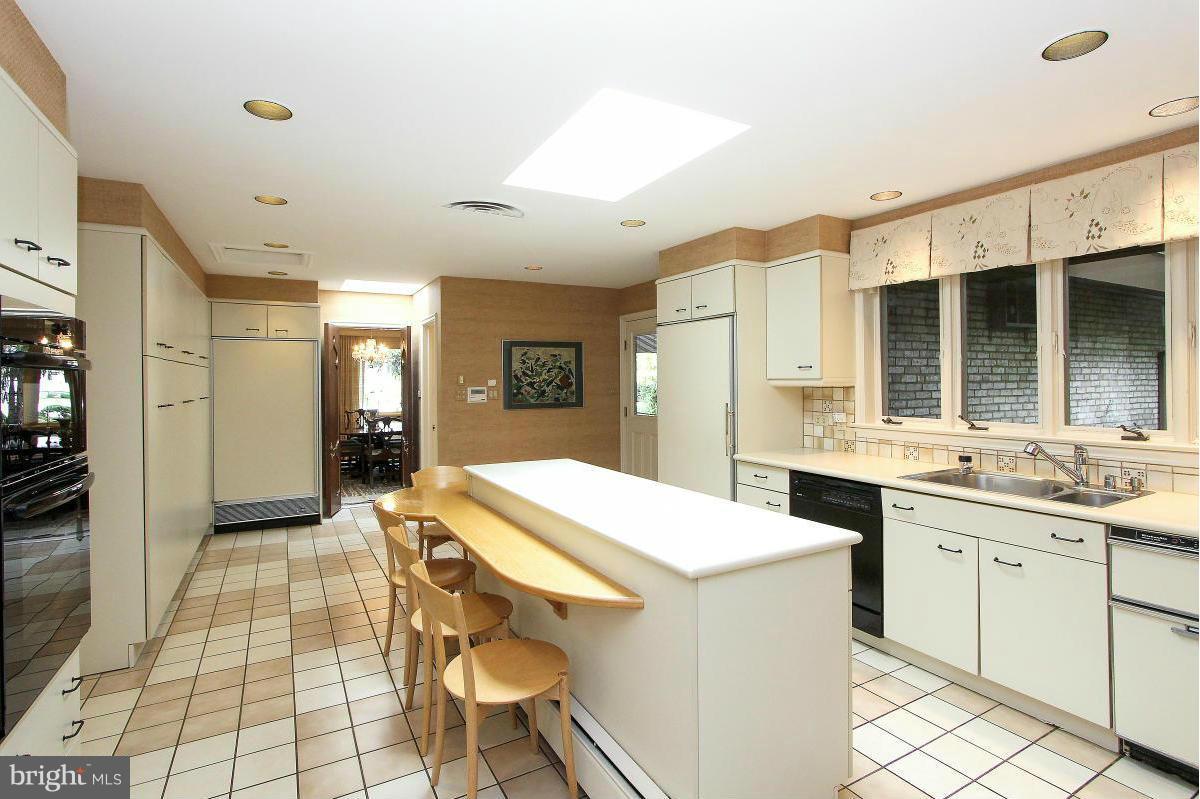 5833 Plainview Road Bethesda, MD 20817 - Photo 7 of 30 Kitchen