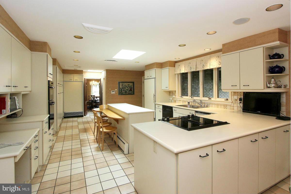 5833 Plainview Road Bethesda, MD 20817 - Photo 9 of 30 Kitchen