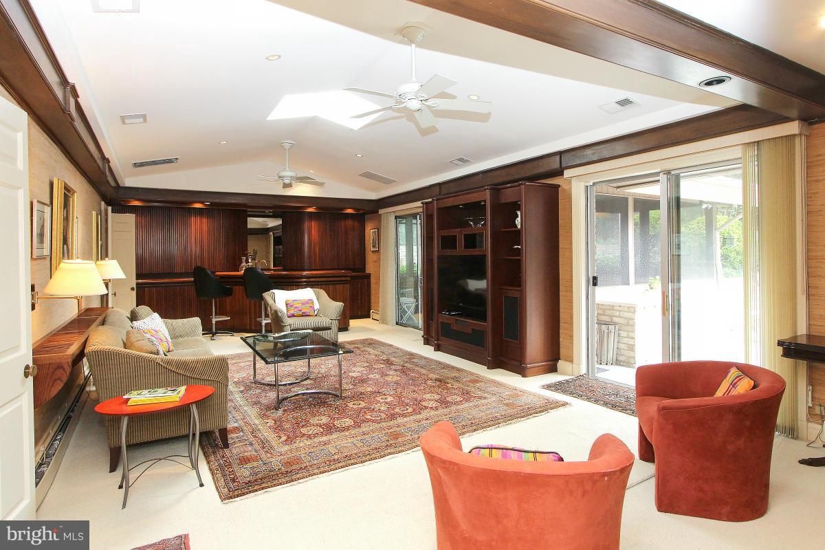 5833 Plainview Road Bethesda, MD 20817 - Photo 10 of 30 Family Room