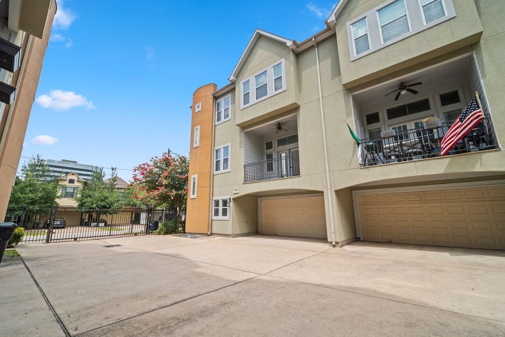 1128 West 26th Street Houston, TX 77008 - Photo 3 of 48