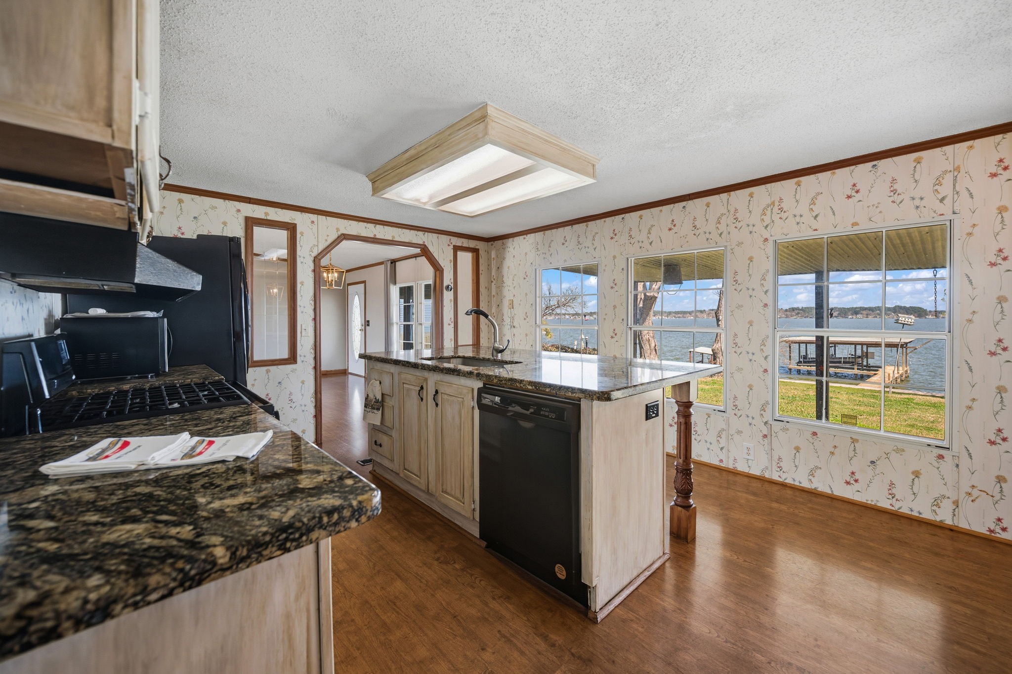 207 Vivian Road Onalaska, TX 77360 - Photo 21 of 33 Wall of windows makes for stunning views!