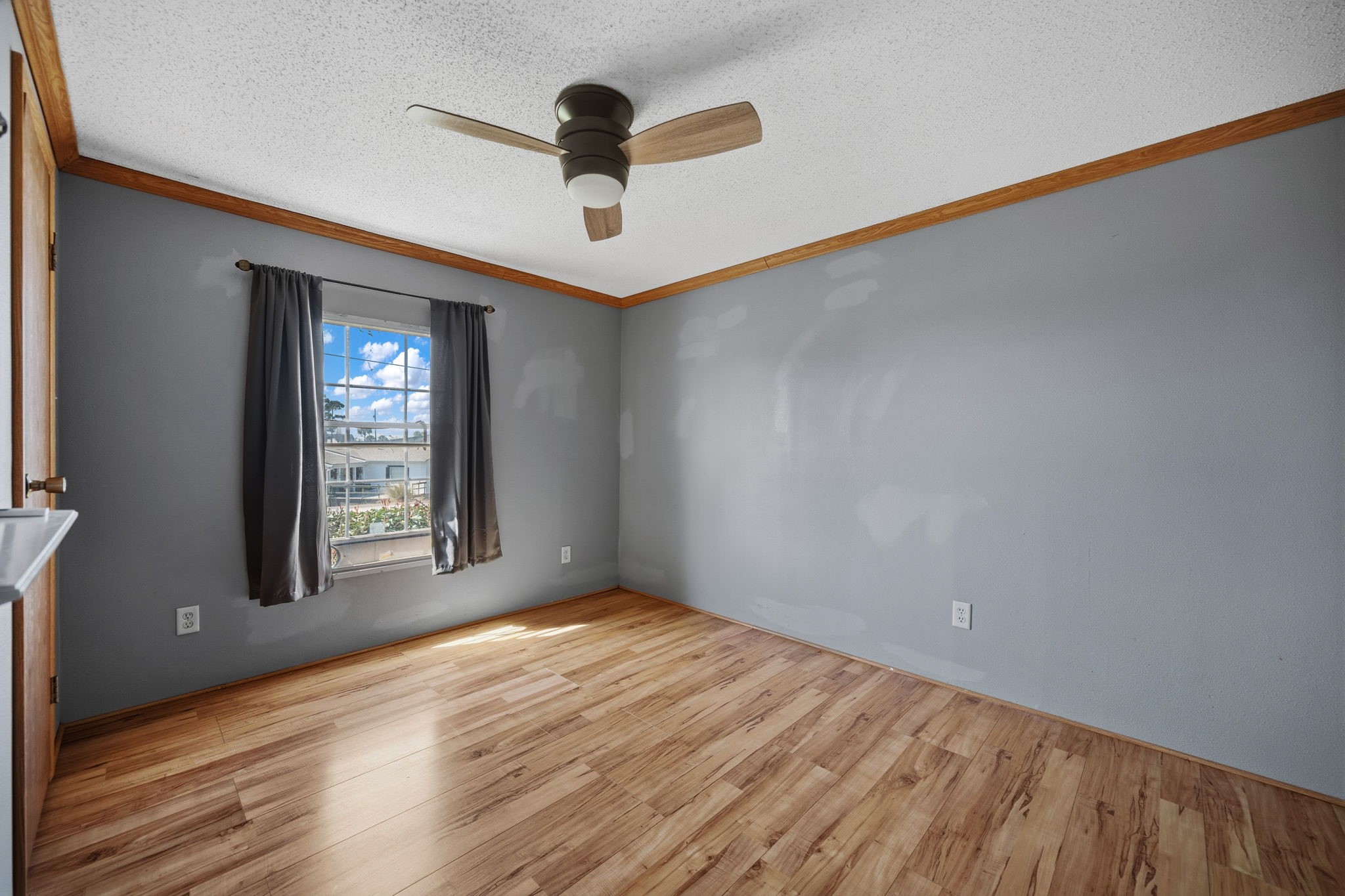 207 Vivian Road Onalaska, TX 77360 - Photo 24 of 33 Guest bedroom.