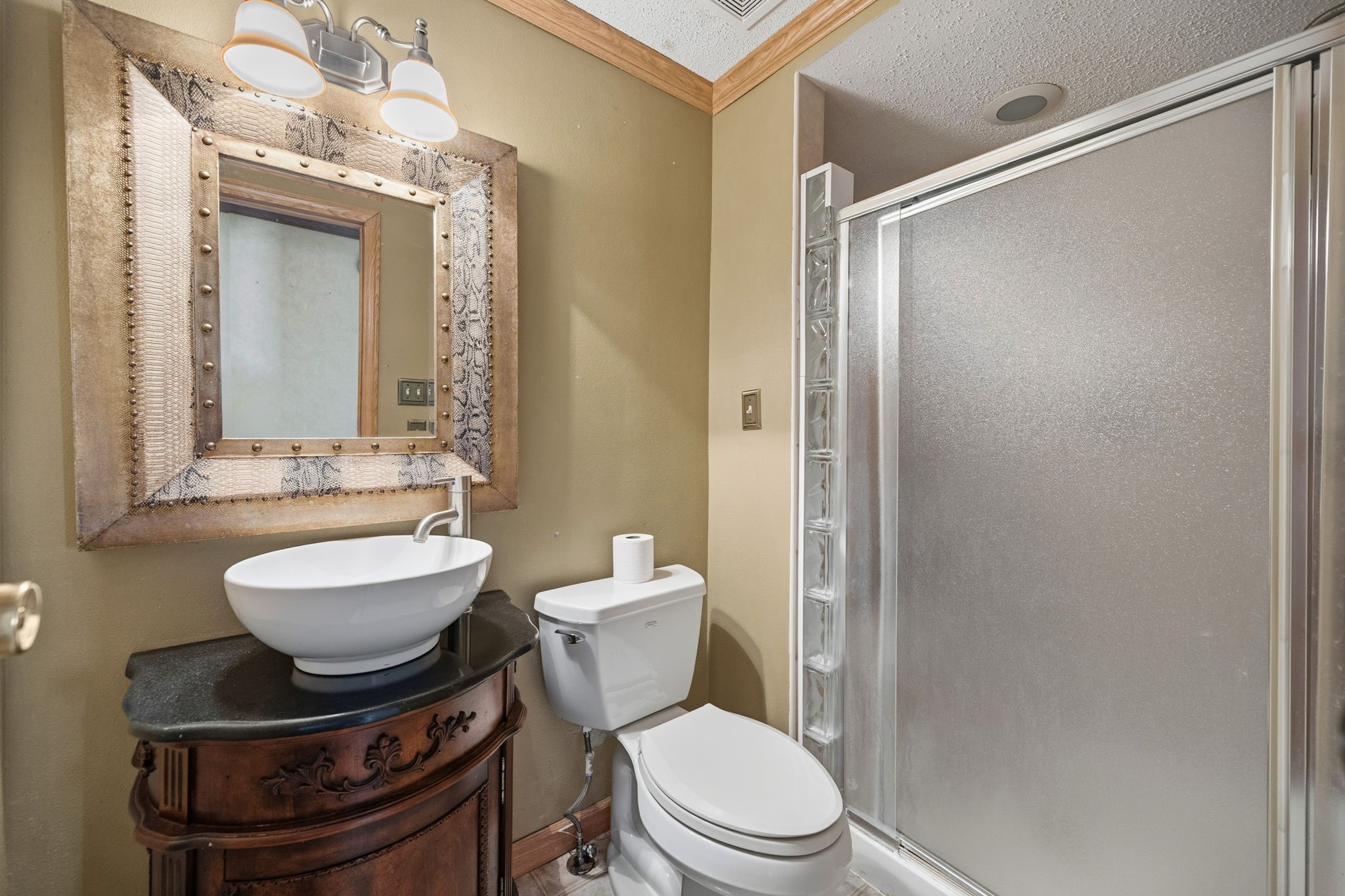 207 Vivian Road Onalaska, TX 77360 - Photo 25 of 33 Guest bath with oversized shower.