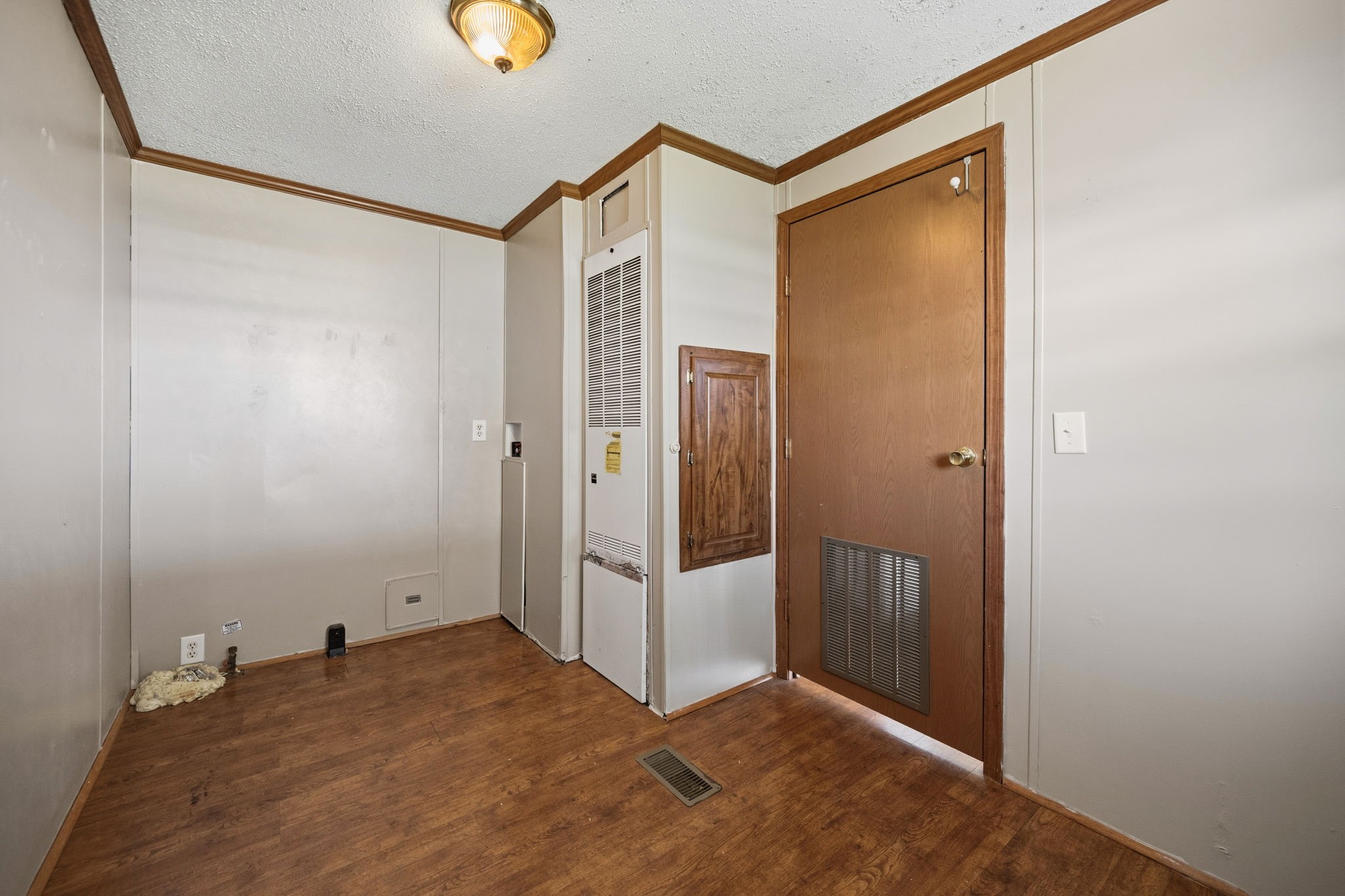 207 Vivian Road Onalaska, TX 77360 - Photo 32 of 33 Laundry room, just off the kitchen, offers plenty of space for an additional refrigerator, freezer or additional storage. Photo taken from washer/dryer area.