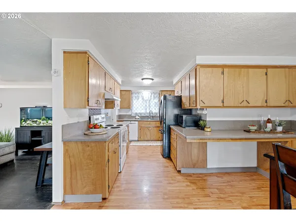 $385,000 | 925 Oak Street, Junction City, OR 97448