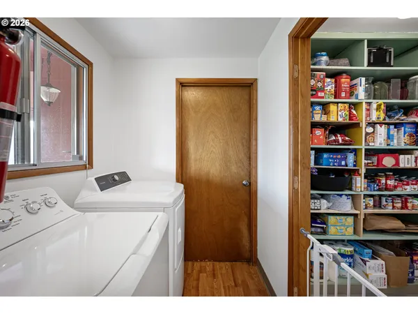 $385,000 | 925 Oak Street, Junction City, OR 97448