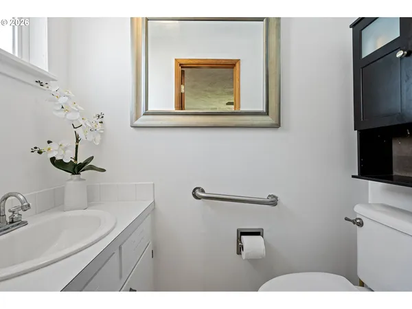 $385,000 | 925 Oak Street, Junction City, OR 97448