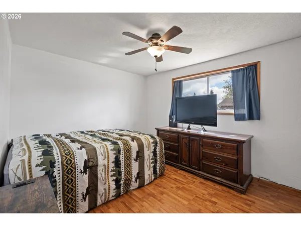 $385,000 | 925 Oak Street, Junction City, OR 97448