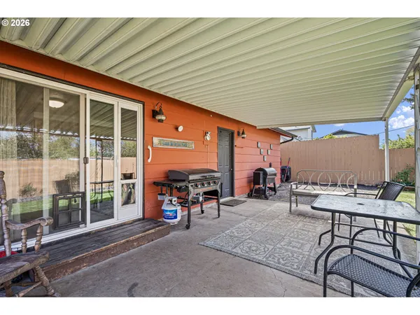 $385,000 | 925 Oak Street, Junction City, OR 97448