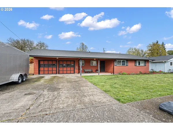 $385,000 | 925 Oak Street, Junction City, OR 97448