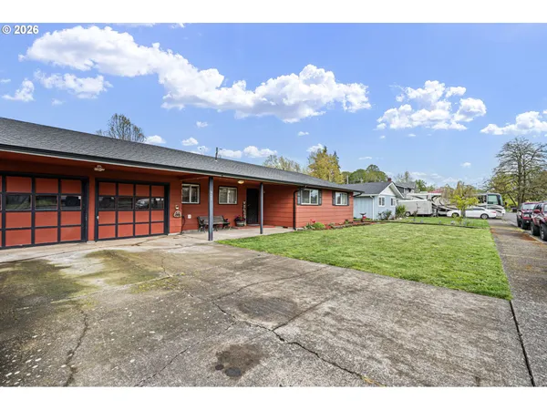 $385,000 | 925 Oak Street, Junction City, OR 97448