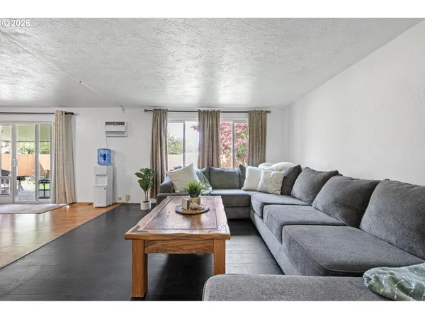 $385,000 | 925 Oak Street, Junction City, OR 97448