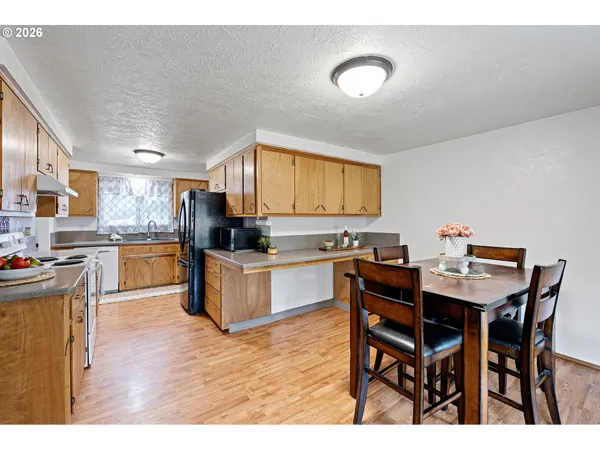 $385,000 | 925 Oak Street, Junction City, OR 97448