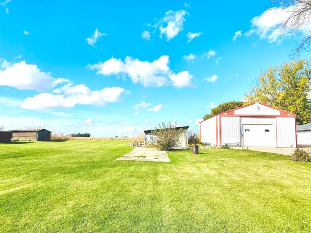 $229,900 | 210 South 1st Street, Holcomb, IL 61043