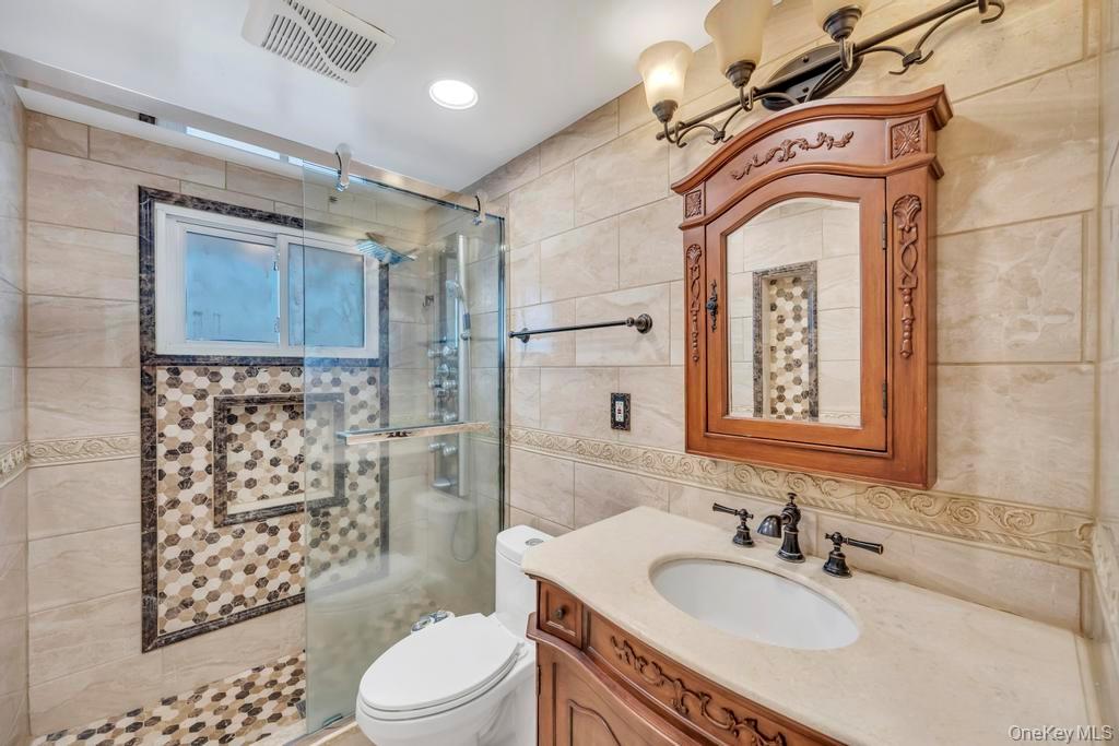 16 Phipps Lane Plainview, NY 11803 - Photo 15 of 26