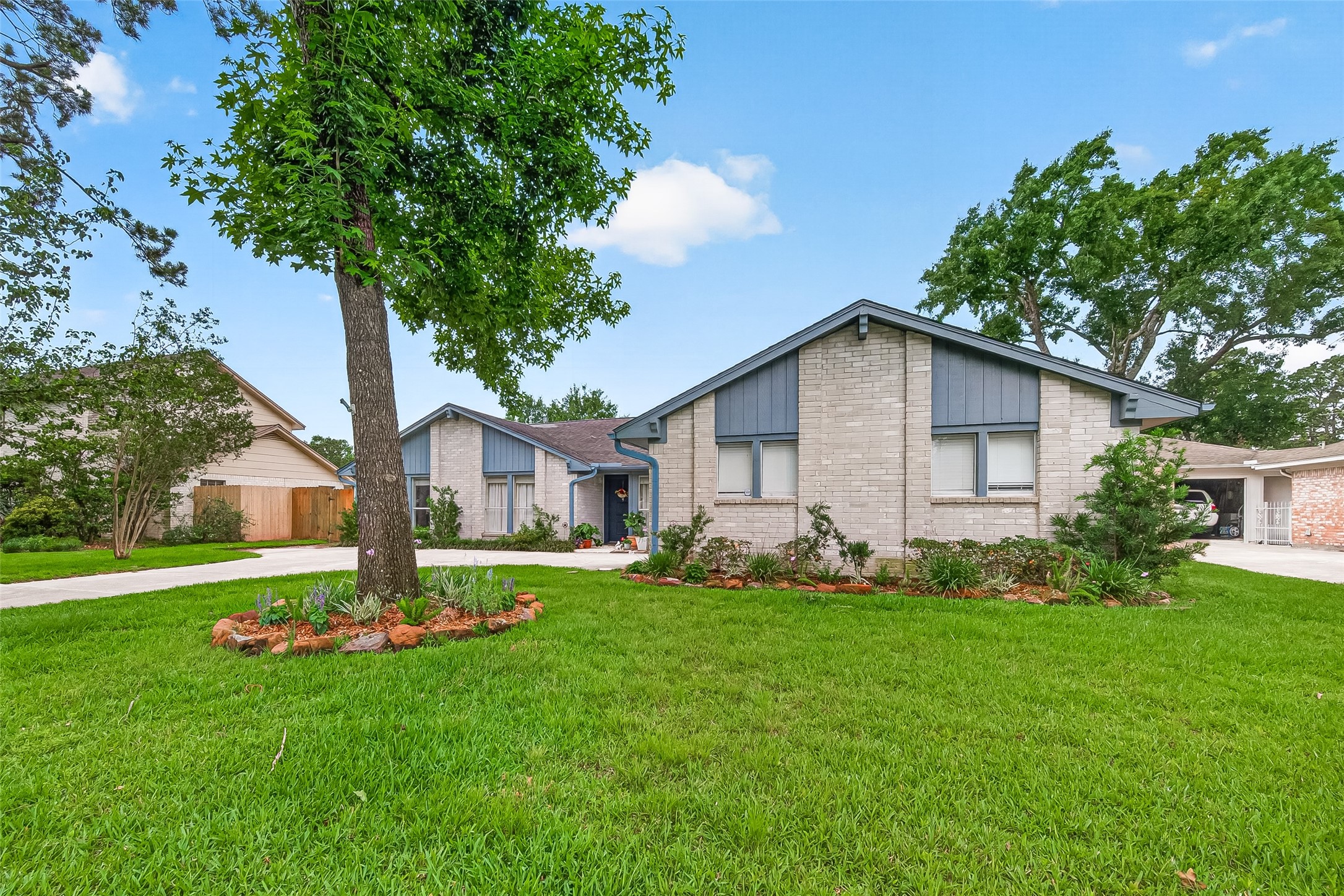 17611 Sorrell Ridge Drive Spring, TX 77388 - Photo 4 of 50 a front view of house with yard and green space